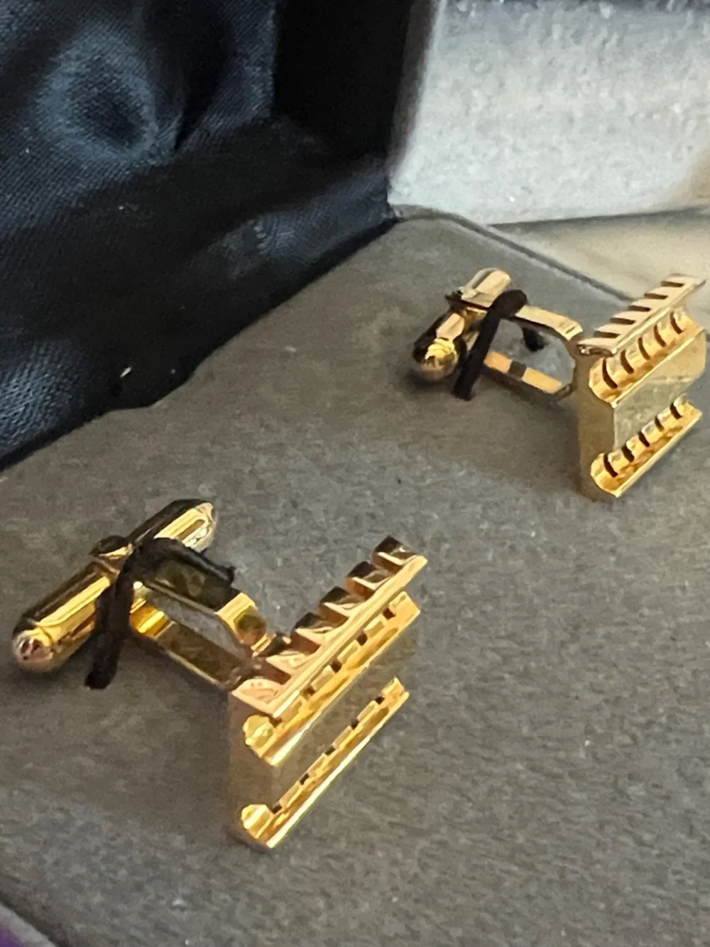 Vintage CHRISTIAN DIOR Goldtone Open Panel Cufflinks NIB - Picture 2 of 3